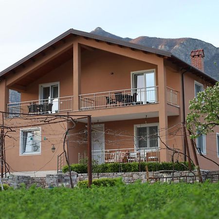 Koman_Lakeview_Apartments شكودر المظهر الخارجي الصورة