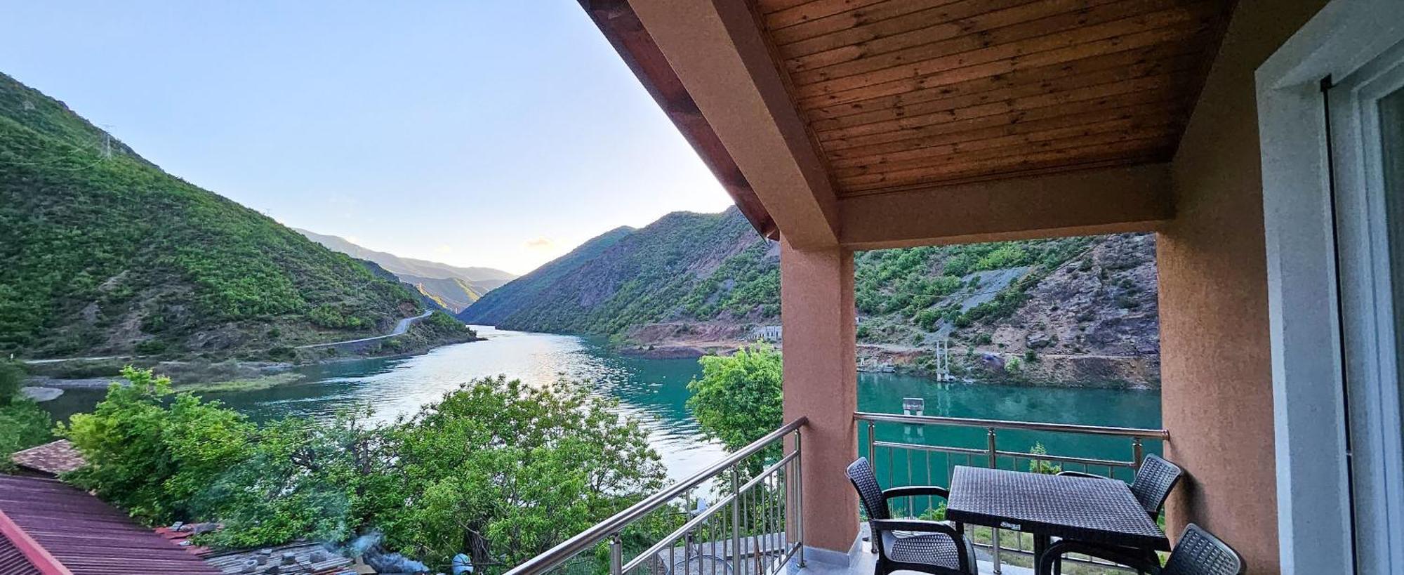 Koman_Lakeview_Apartments شكودر المظهر الخارجي الصورة