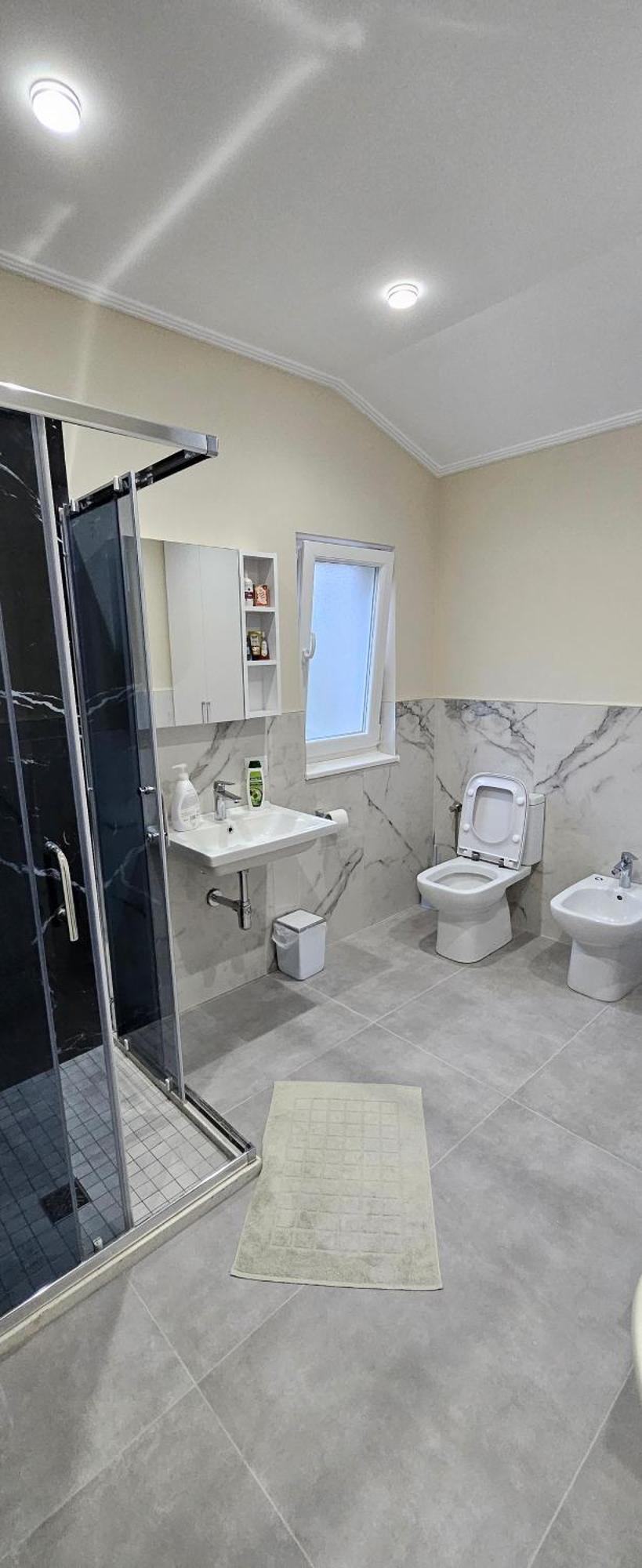 Koman_Lakeview_Apartments شكودر المظهر الخارجي الصورة